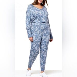 Women’s Plus Size Paisley Print Jumpsuit NWT Lacey Chabert 3X